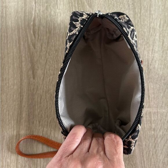 NWOT … IBFUN “Leopard Print” Wristlet - Picture 3 of 3